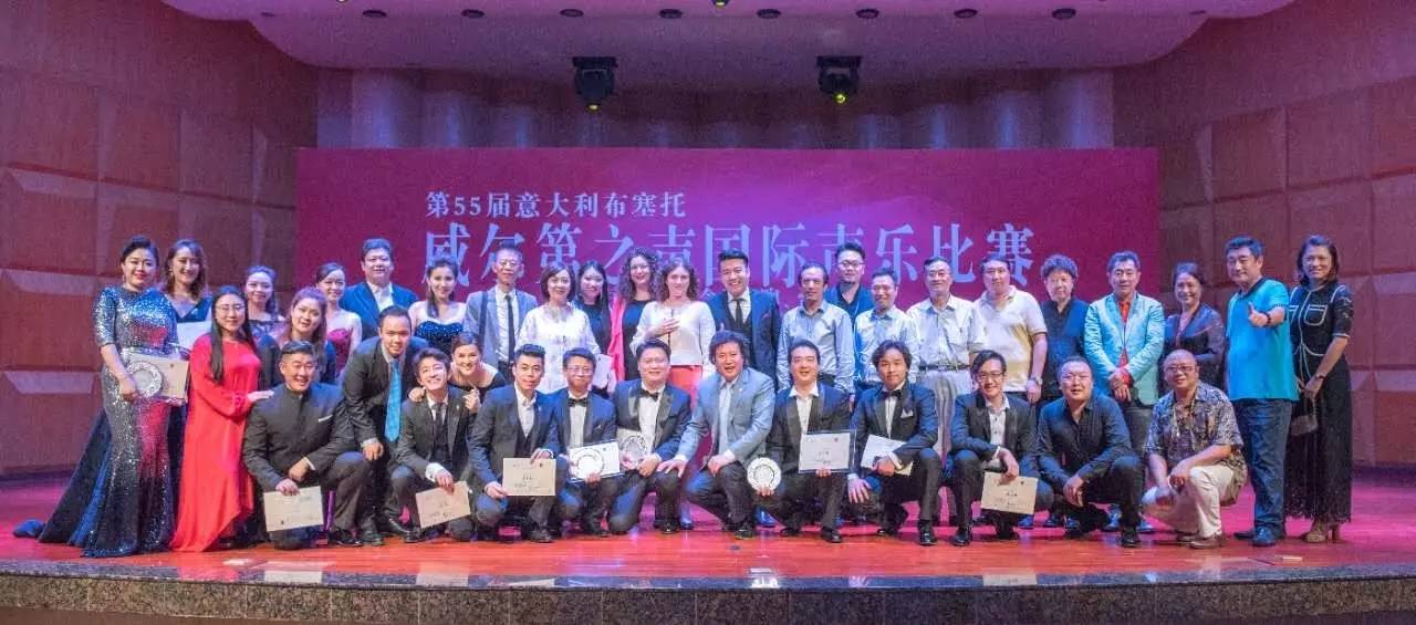 1594465368152829.jpg 6 所有评委、导师、参赛选手集体合影留念.jpg